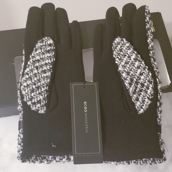 BCBG ladies Gloves - Picture 2 of 4